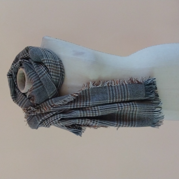 Fringed Scarf. - Picture 1 of 9